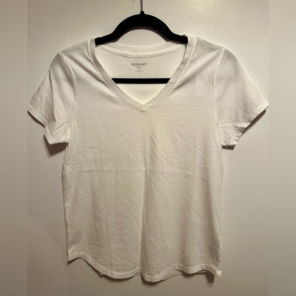 Old Navy Women's Classic White V-Neck Tee